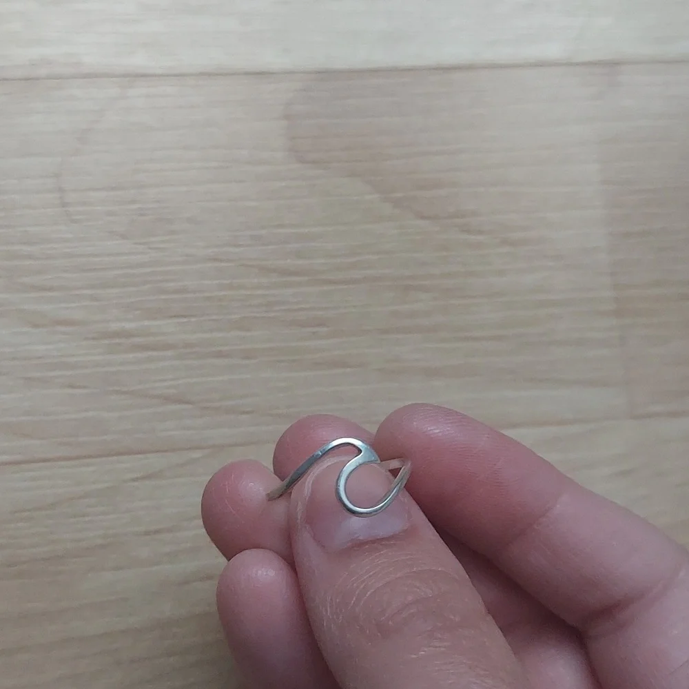 Pura Vida Sterling Silver Wave Ring - Picture 4 of 5